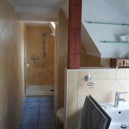 Gemuetliches Und Ruhiges Haus Mit Garten In Solingen, Privat, Bis 3 Gaeste זולינגן